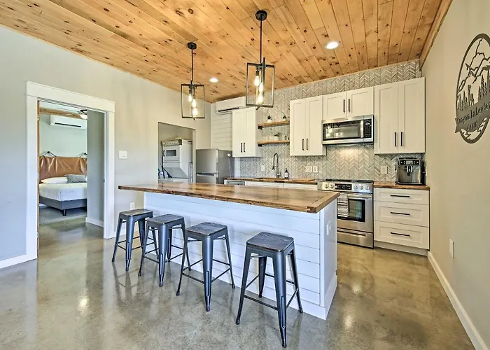 Modern Cabin With Stunning Views About 1 Mi To Lake! Canyon Lake