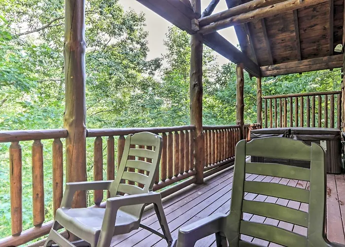 'Sky Harbor' Sevierville Cabin W/ Hot Tub & Deck! Pigeon Forge