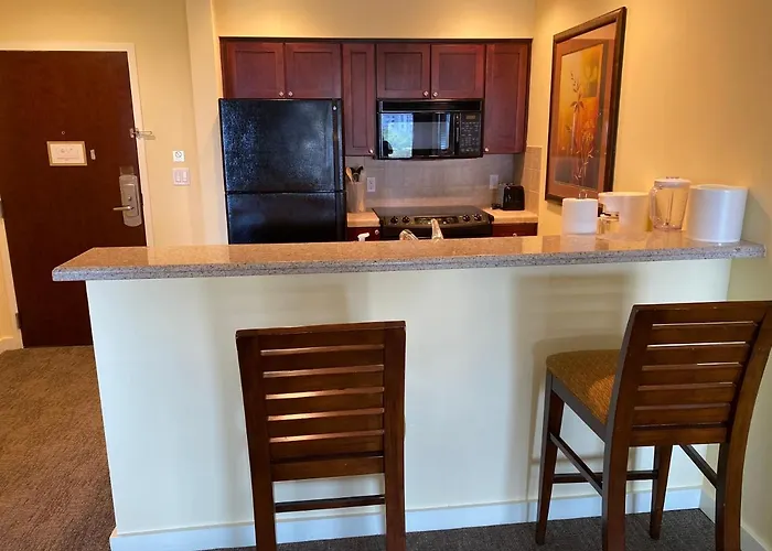 Ocean View Luxurious Condo-Best Location + Balcony Destin