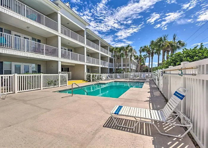 Sunny Emerald Coast Condo With Pool Steps To Beach! Destin