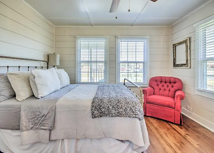 Charming Country Cottage, Walk To Main Street! Tomball