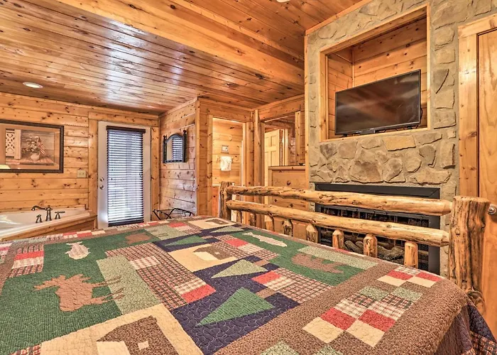 3 Mi To Dollywood: Hot Tub Hideaway In Smoky Mtns Villa Pigeon Forge