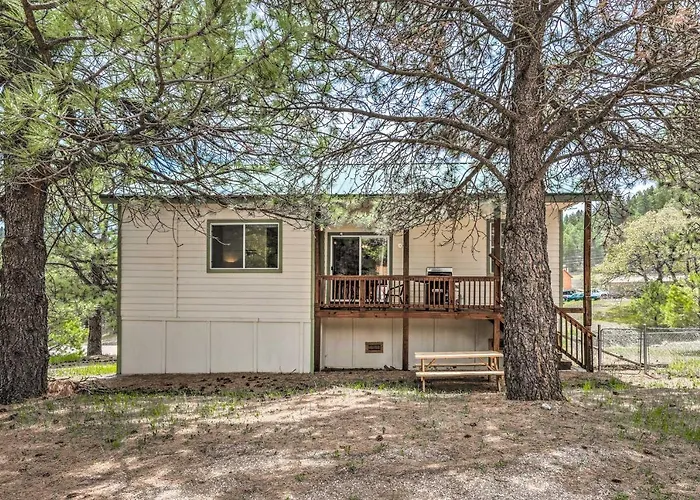 Charming Cloudcroft Cabin W/ Deck & Mtn Views