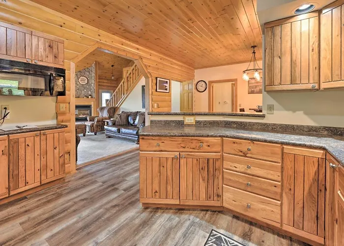 Hillside Hideaway With Hot Tub And Heated Patio! Villa Baraboo