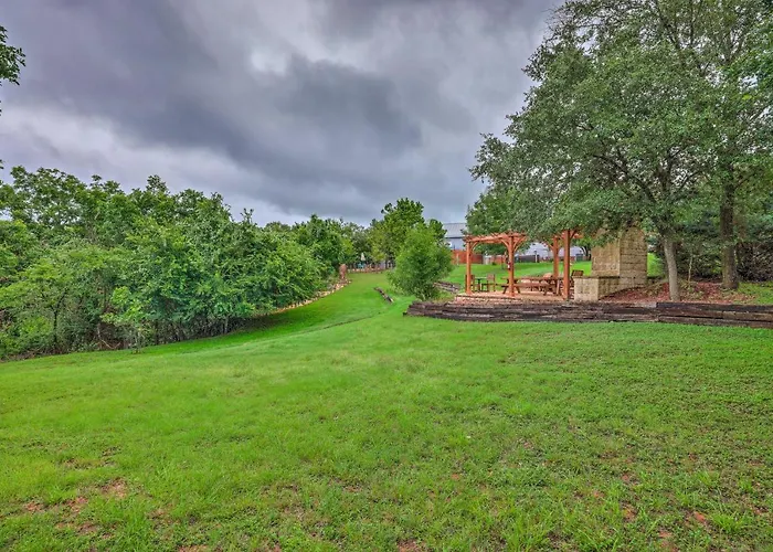 Wine Country Home With Grill Walk To Main Street! Fredericksburg