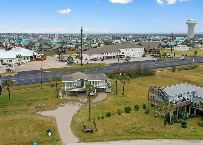 Coastline Views! Jamaica Beach Home W/ Foosball Galveston