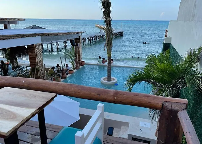 La Palma Beachfront Hotel & Club Nautico Cancun