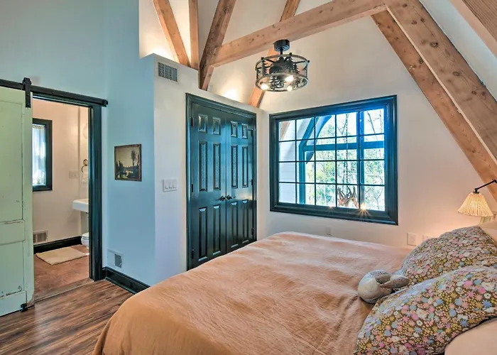 Charming Gainesville Cabin With Private Dock!