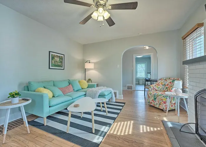 Benton Harbor 'Gracie Cottage' W/ Hot Tub + Yard!