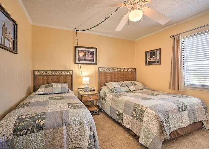 Walk To Beach! Isle Of Palms Condo W/ Pool Access