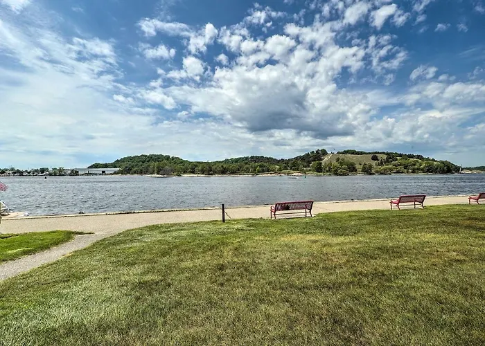Grand Haven Condo Walk To Lake And Pool Access!