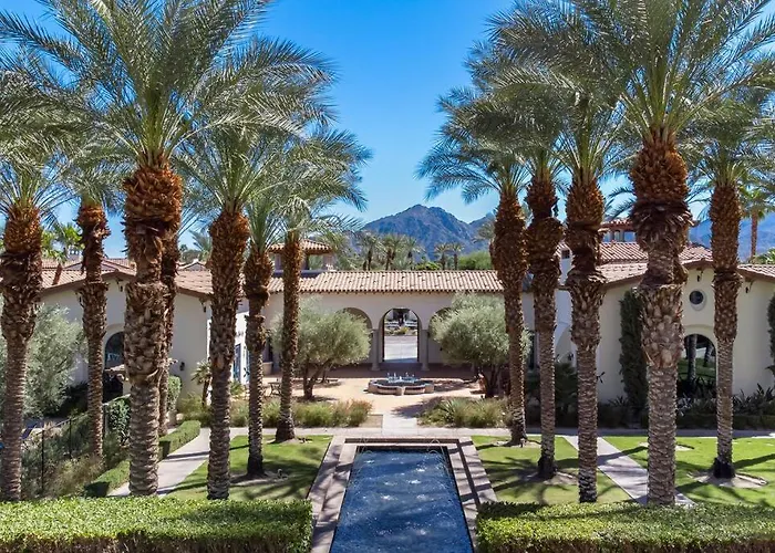 Legacy Villas: Spacious 3-Bed Villa with Pool Access and Entertainment La Quinta