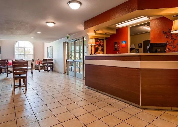 Best Western Plus Palm Court Hotel Davis