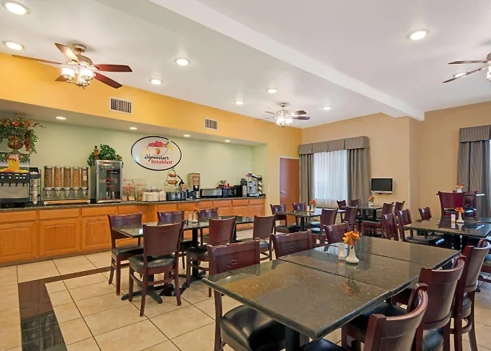 Super 8 By Wyndham Austin/Airport North Hotel