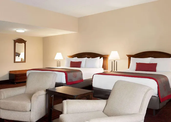 Ramada By Wyndham Pigeon Forge North Hotel