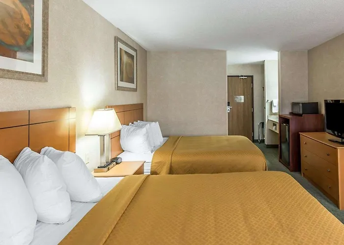 Quality Inn At Collins Road - Cedar Rapids