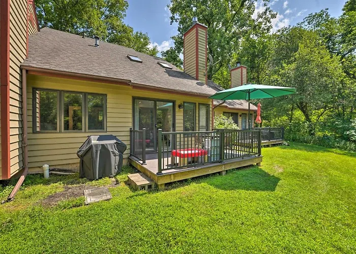 Family-Friendly Galena Townhome With Community Pools