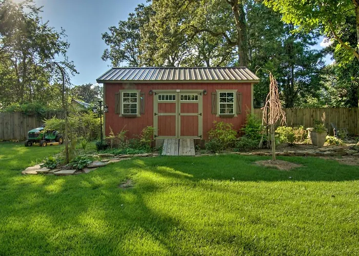 Charming Florence Getaway W/ Fireplace & Grill!