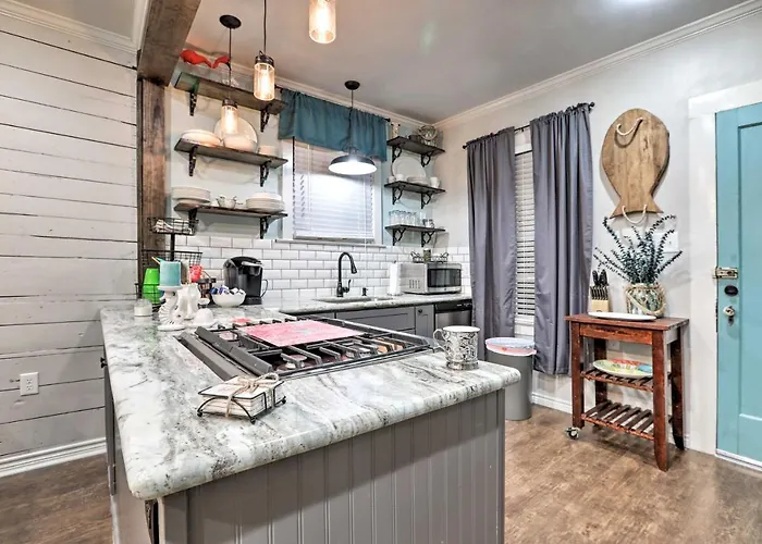 Historic Galveston Home: Walkable Neighborhood!