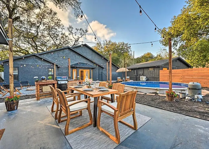 Outdoor Oasis! Group Getaway W/ Pool In Brandon Villa