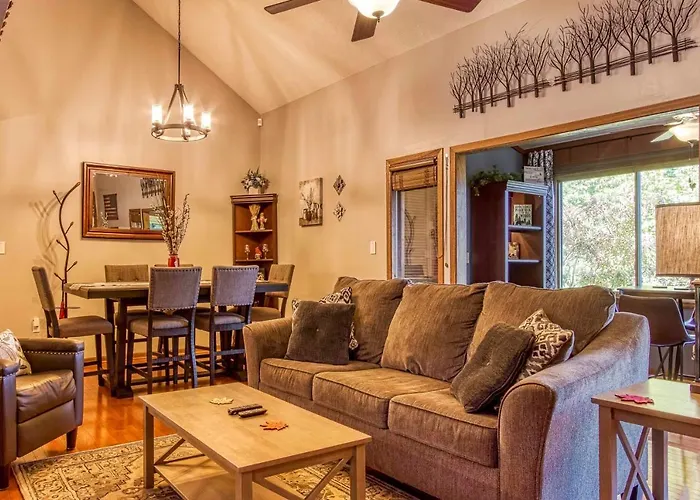 Cozy Cabin W/ Mountain Views Near Skylift Park! Gatlinburg