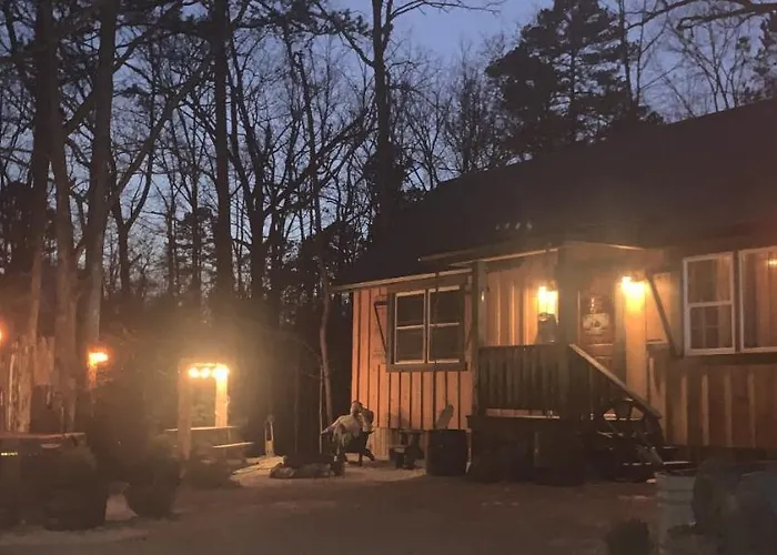 Fox Pass Cabins Bed & Breakfast Hot Springs