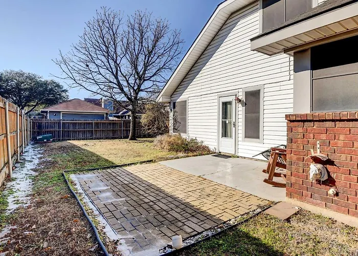 4 Mi To Joe Pool Lake: Home In Grand Prairie