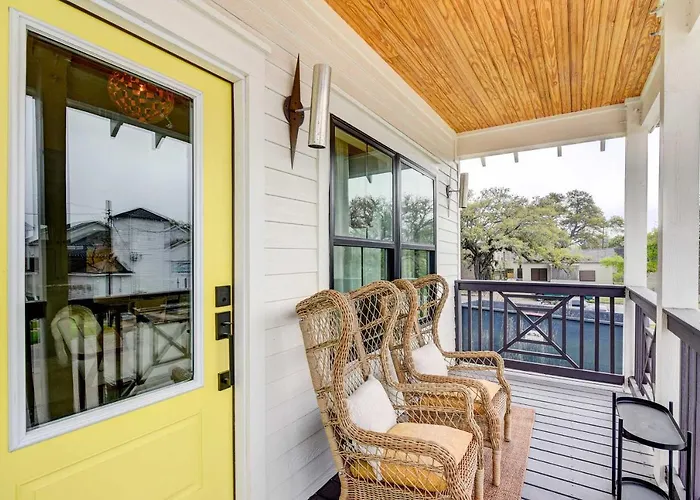 1 Mi To Historic Pleasure Pier Home With Grill! Galveston