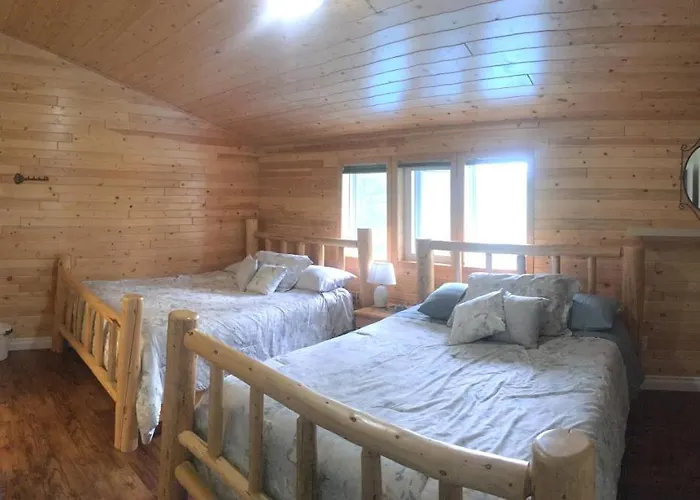 Cougar Mountain Lodge B&B Valemount