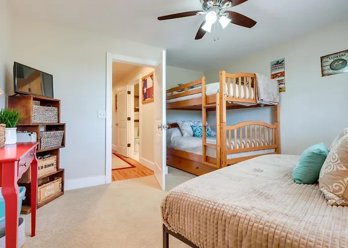 Canyon Lake Rental W/ Balcony & Lake Views