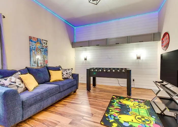 Pensacola Home With Private Lanai, 9 Mi To Downtown!
