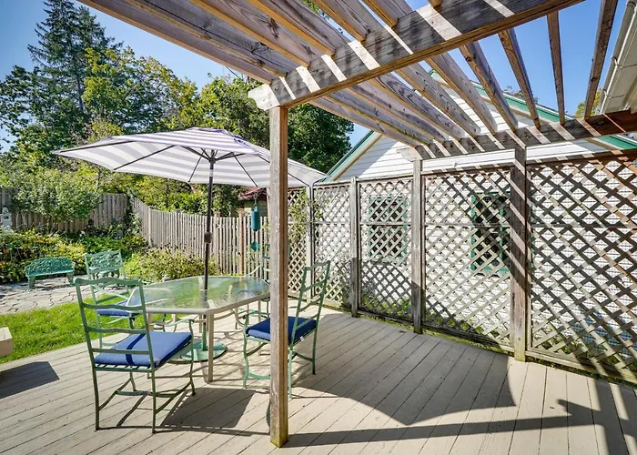 Historic Uptown Kingston Home Gardens, Art And Deck