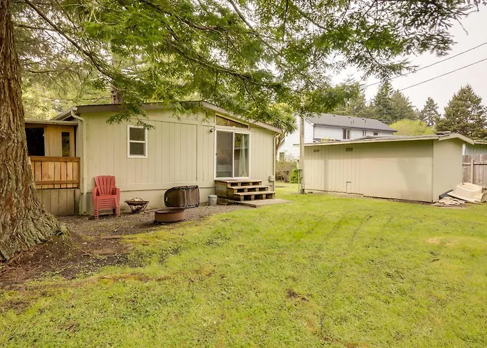 Brookings Home W/ Deck, 1/2 Mi To Harris Beach!