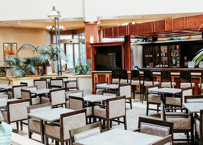 Hotel Topeka At City Center