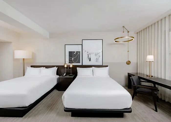 Hotel Fort Des Moines, Curio Collection By Hilton