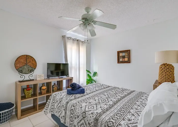 Contemporary Lutz Home Private Pool, Pet Friendly