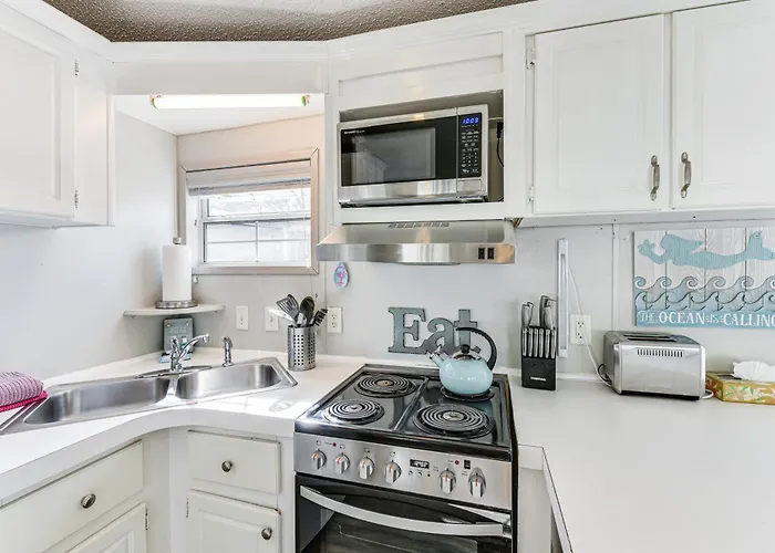 2.5 Blocks To Beach! 'Miramar Tropical Cabana' Destin