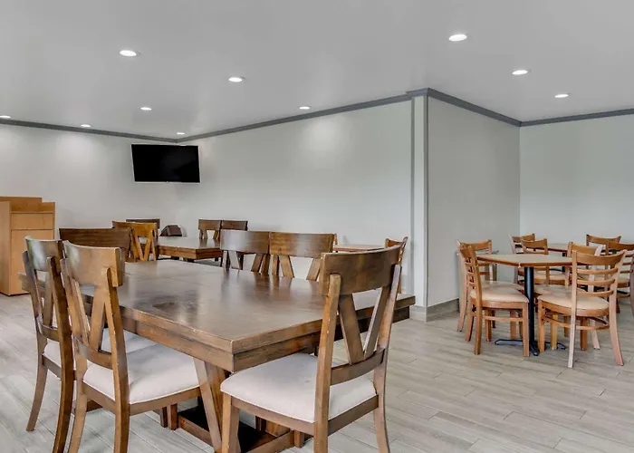 Country Inn & Suites By Radisson, Grand Rapids Airport, Mi Cascade