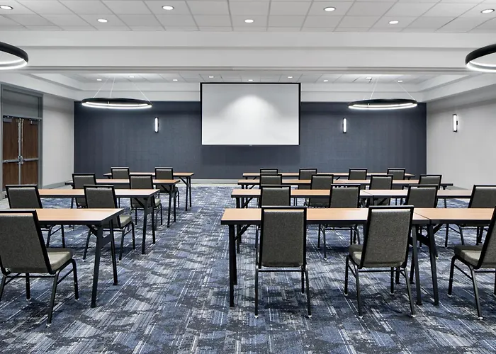 Courtyard By Marriott Detroit Downtown Hotel