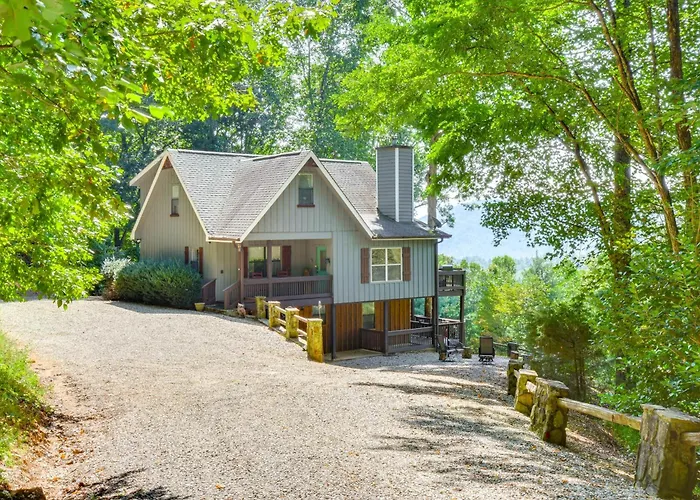 Mountain Cabin W/ Covered Decks & Fire Pit! Blairsville