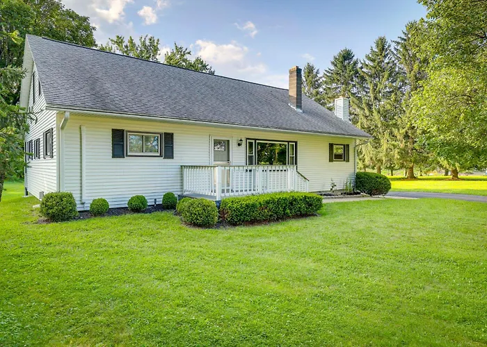 Watkins Glen Home With Hot Tub About 3 Mi To Raceway!