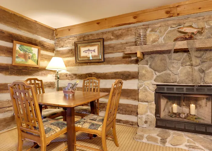 Fire Pit & Deck! Cozy Smoky Mtn Retreat On River Townsend