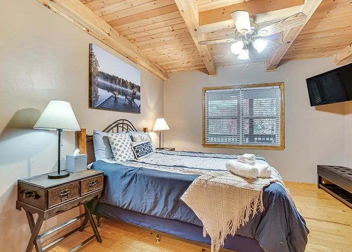 Spacious Home In Helen W/ Porch & Balcony!