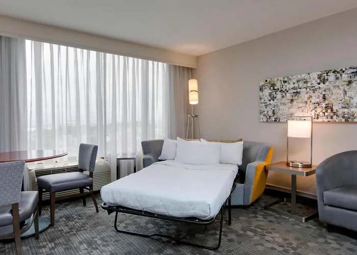 Courtyard By Marriott Boston Logan Airport Hotel