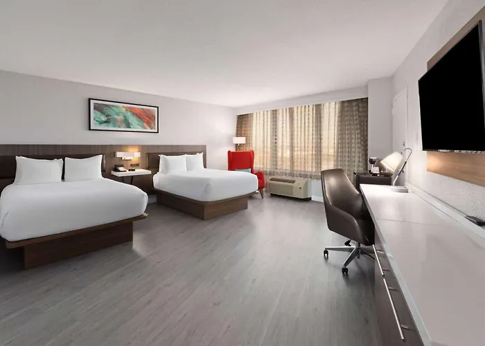 Wyndham Garden Norfolk Downtown Hotel
