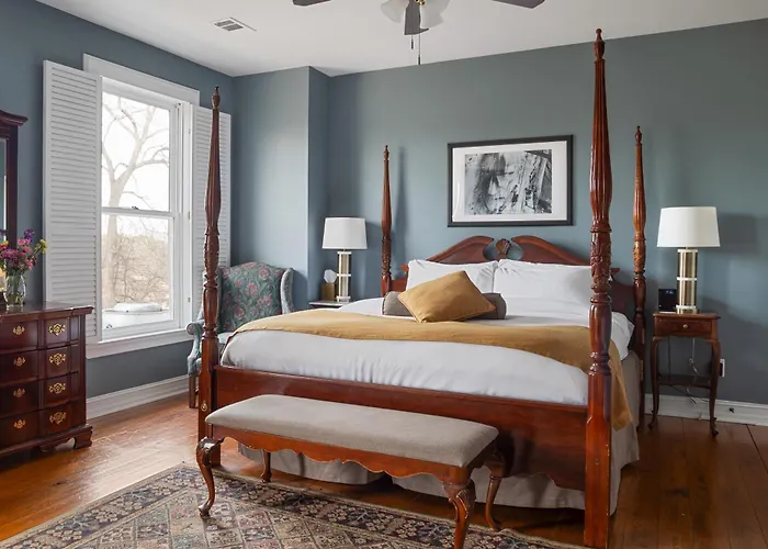 Stone Mountain Manor Bed & Breakfast