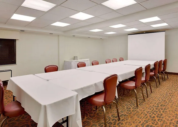 Ramada By Wyndham Marquette Hotel