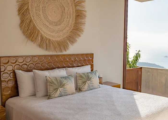 Luxury Hotels in Zihuatanejo