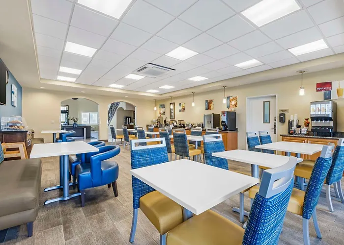 Best Western Plus Lake Elsinore Inn & Suites