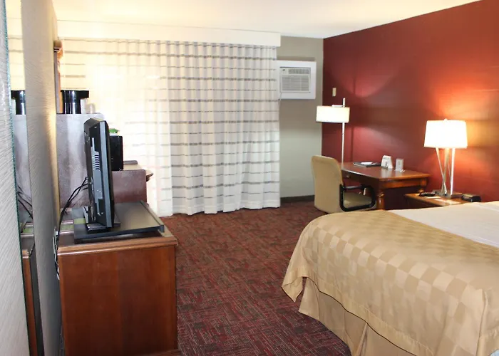 Ramada By Wyndham Grand Forks Hotel